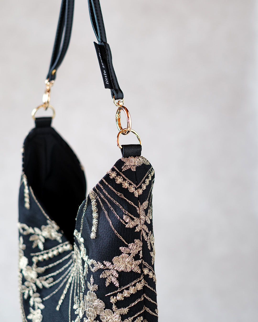お値下げ little seeds… トライアングルトートミニ BLACK 受注商品】Triangle Tote Mini Black – little seeds